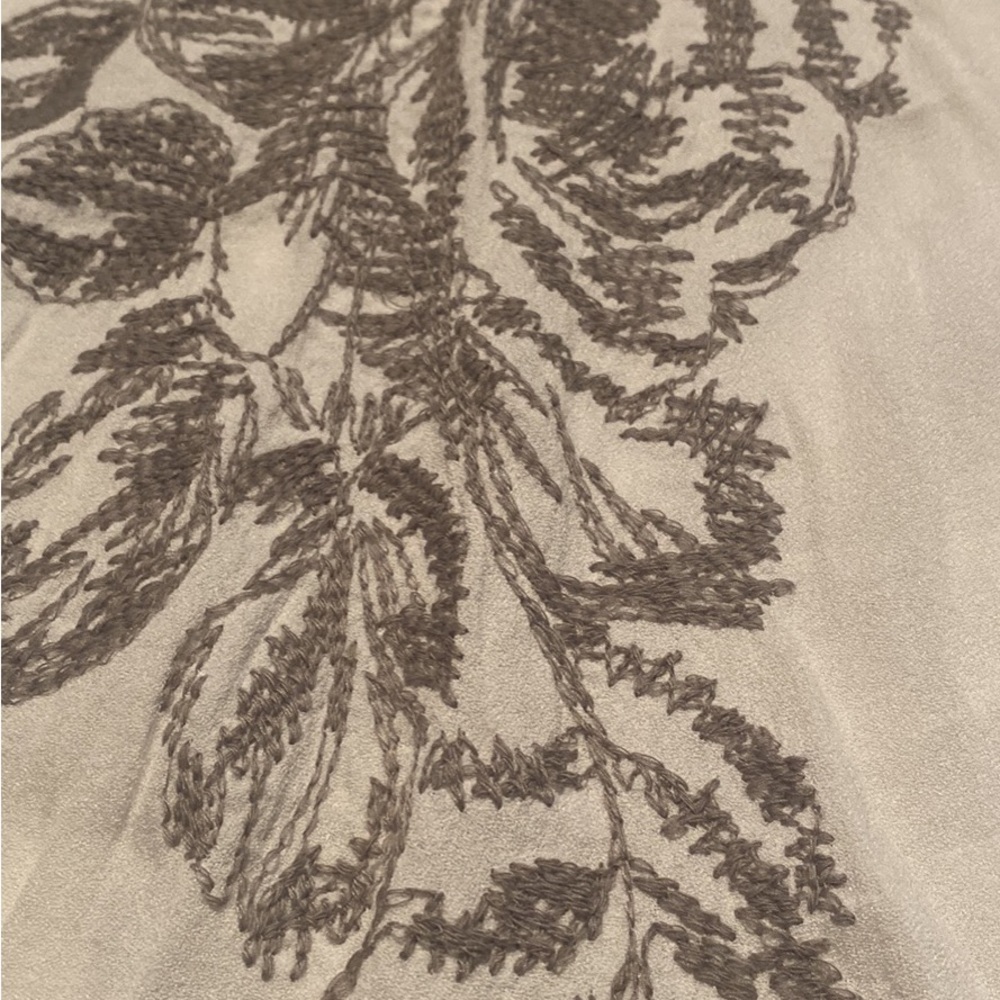 Woman’s X-large off white tank top with embroidery - Picture 7 of 7
